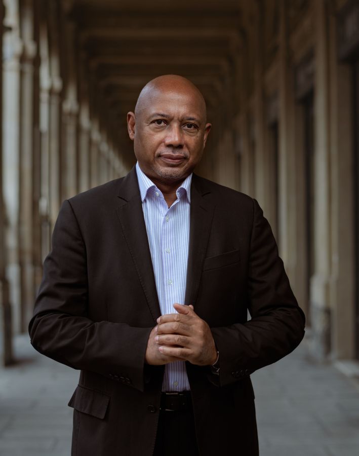 raoul peck headshot